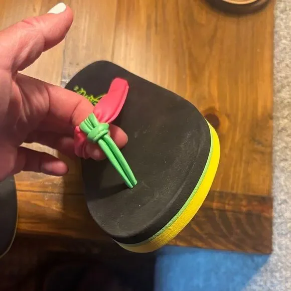 Pure Juice Women's Black and Neon Pink Flip Flops - Picture 4 of 9